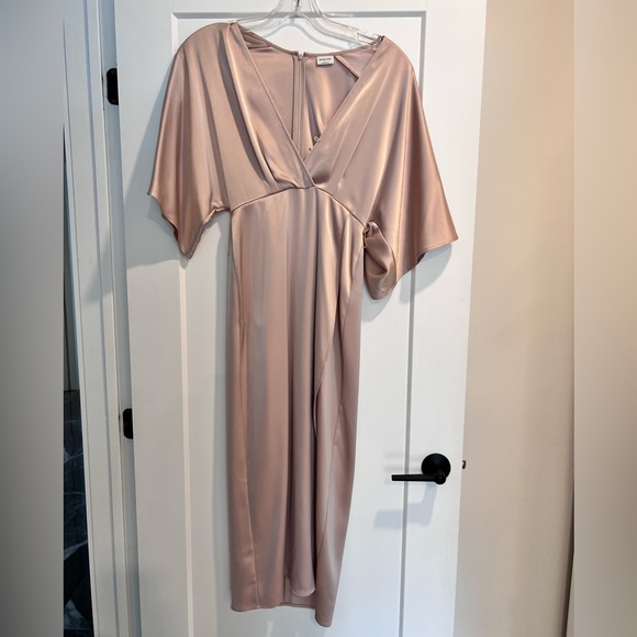 Aritzia Dresses & Skirts - Aritzia Babaton Long silk dress. Dusty light pink dress with slit. Size 2